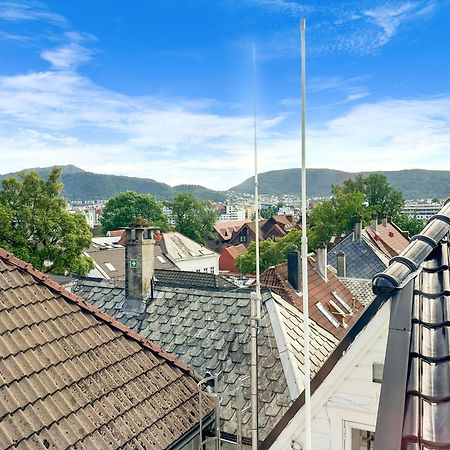 View To Bryggen - Renovated Dec 24 - Historic Cobblestone Street Apartment Bergen Exterior photo