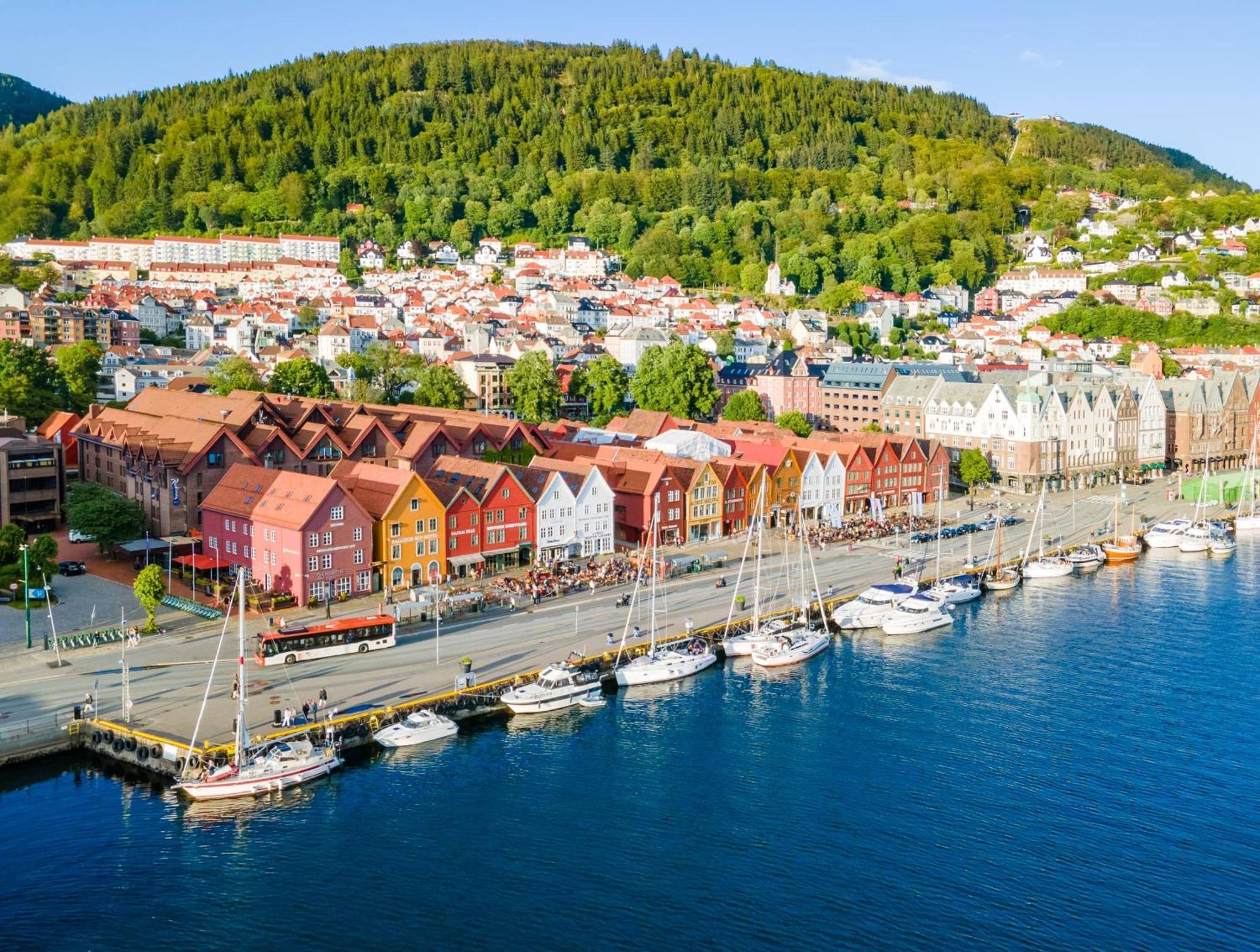 View To Bryggen - Renovated Dec 24 - Historic Cobblestone Street Apartment Bergen Exterior photo