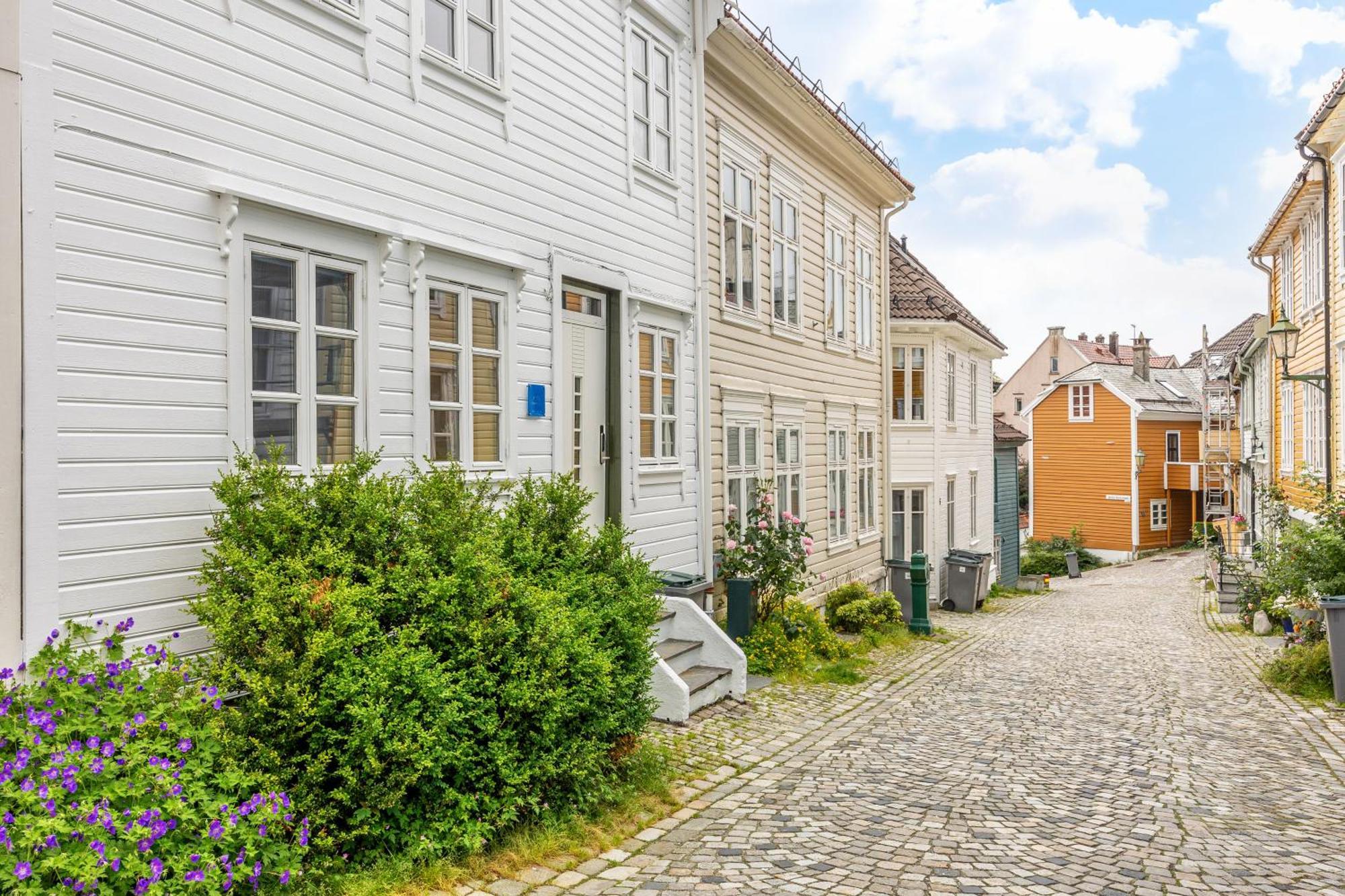 View To Bryggen - Renovated Dec 24 - Historic Cobblestone Street Apartment Bergen Exterior photo