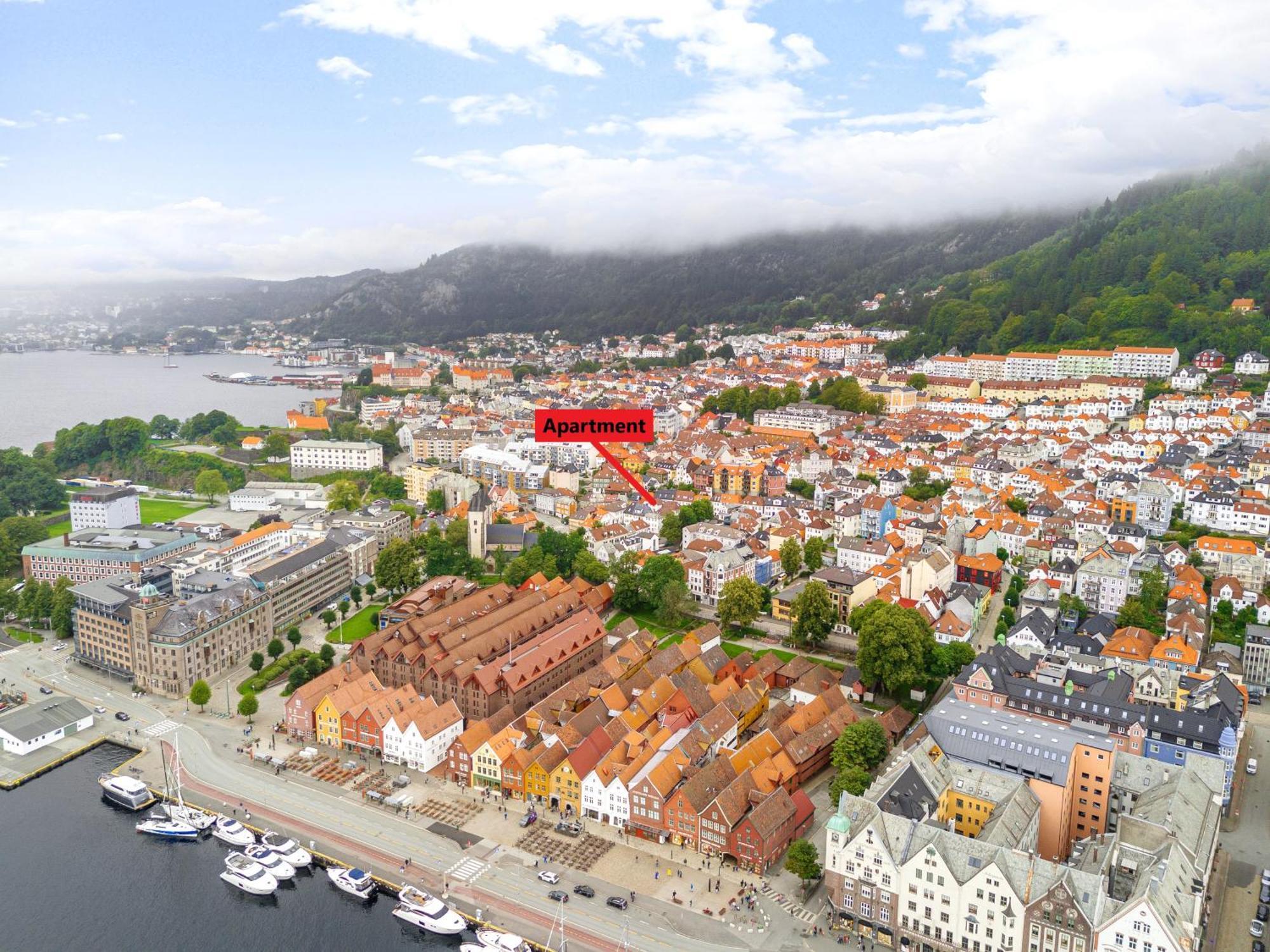 View To Bryggen - Renovated Dec 24 - Historic Cobblestone Street Apartment Bergen Exterior photo