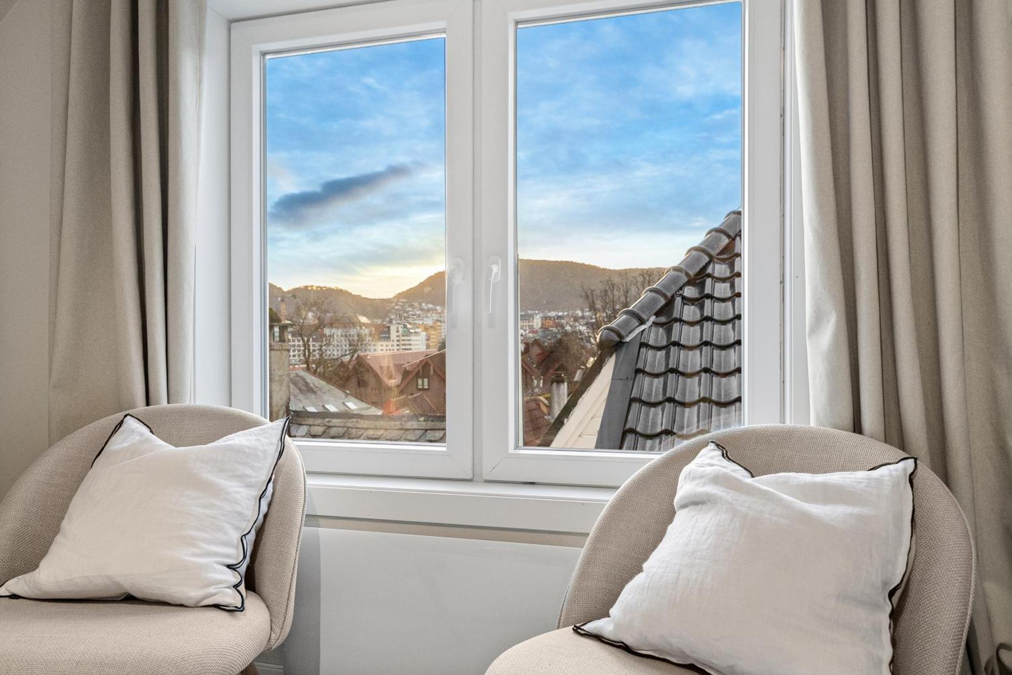 View To Bryggen - Renovated Dec 24 - Historic Cobblestone Street Apartment Bergen Exterior photo